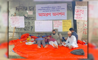 ডাকসুর রোডম্যাপ দাবিতে ৫২ ঘন্টা অনশনে থাকা বিন ইয়ামিন মোল্লা অসুস্থ