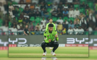 দলকে ফাইনালে তুলে আইফোন পেলেন বাংলাদেশি ক্রিকেটার