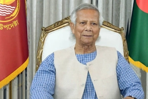 সংলাপে উত্তাপ: যমুনায় জড়ো হলেন রাজনৈতিক দলের নেতারা
