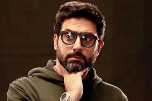 ট্রেলার লঞ্চে দুর্ঘটনা, অল্পের জন্য রক্ষা পেলেন অভিষেক বচ্চন