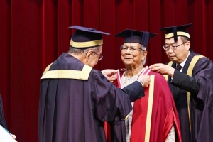 প্রধান উপদেষ্টাকে ডক্টরেট ডিগ্রি দিল সোকা বিশ্ববিদ্যালয়