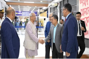 জাপান সফর শেষে দেশে ফিরেছেন প্রধান উপদেষ্টা