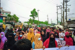 ১২০০ শিক্ষক চাকরিচ্যুত; পুনর্বহালের দাবিতে বিক্ষোভ