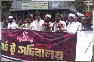 বিতর্কিত আমলাদের অপসারণ না করায় আন্দোলন