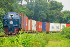 রাত থেকে পণ্যবাহী ট্রেন চলাচল বন্ধ