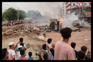 মহাসড়কে একের পর এক সিলিন্ডার বিষ্ফো'রণ