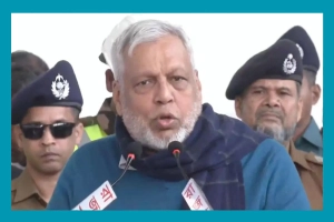 কমানো হয়েছে তেলের দাম, বাসে বাড়তি ভাড়া নিলেই ব্যবস্থা : উপদেষ্টা ফাওজুল