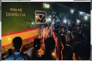 কালুরঘাট সেতুতে ট্রেন-অটোরিকশা-প্রাইভেটকার সংঘর্ষ: নিহত ৩