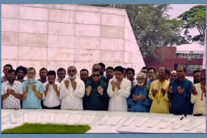 শহীদ জিয়ার মাজারে জিয়াউর রহমান ফাউন্ডেশনের ফাতিহা পাঠ
