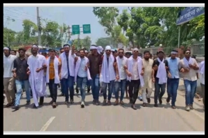 কা'ফন পরে ছাত্রদলের মিছিল