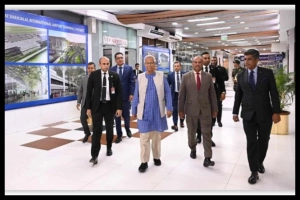 লন্ডন ত্যাগ করেছেন প্রধান উপদেষ্টা