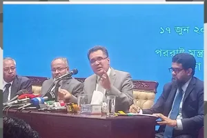 পররাষ্ট্র মন্ত্রণালয়ের তৎপরতায় তেহরান থেকে ফিরছেন ১০০ বাংলাদেশি
