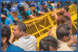 শাহবাগে পুলিশের বাধার মুখে ‘মার্চ টু যমুনা’ কর্মসূচি