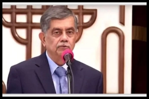 শিক্ষকতা ছেড়ে দিয়ে রাজনীতি করতে বললেন উপদেষ্টা