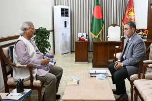 প্রধান উপদেষ্টার সঙ্গে সিইসি'র সাক্ষাৎ