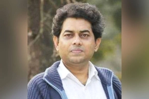 গণমাধ্যম দায়িত্ব নিয়ে জনগণের কণ্ঠস্বর তুলে ধরতে পারে: অধ্যাপক রোবায়েত