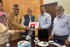 জুলাই বিপ্লবে শহীদ শ্রমিকদের তালিকা হস্তান্তর
