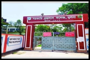 পরীক্ষায় ধানমন্ডি ৩২ নম্বর বাড়ি নিয়ে প্রশ্ন, তোলপাড়!