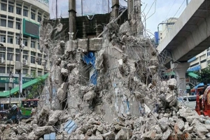 রাতের আঁধারে গুঁড়িয়ে দেওয়া হলো শাহবাগের প্রজন্ম চত্বর