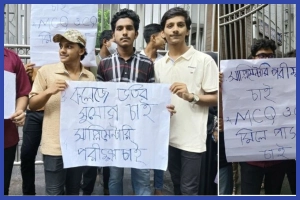 এসএসসিতে ফেল করা শিক্ষার্থীদের বিক্ষোভ