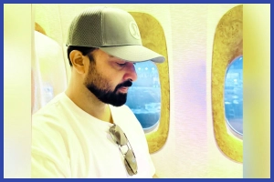 দেশ ছাড়লেন শাকিব খান