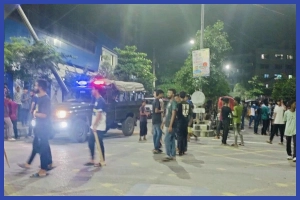 মাছ দামাদামি নিয়ে শিক্ষার্থী-ব্যবসায়ীদের সংঘর্ষ