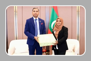 বন্ধুত্বের নিদর্শনস্বরূপ মালদ্বীপের প্রেসিডেন্টকে আম উপহার