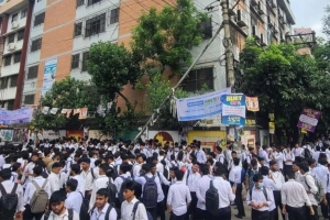 বিক্ষোভে উত্তাল ঢাকা সিটি কলেজ