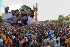 পরিবারতন্ত্র ভেঙে ফেলতে হবে: নাহিদ ইসলাম