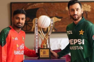 বাংলাদেশ-পাকিস্তান টি-টোয়েন্টি সিরিজের ট্রফি উন্মোচন