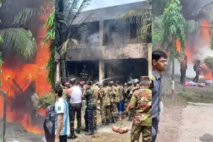 বিমান বিধ্ব’স্ত: নিহত ৩ জন, দ’গ্ধ অন্তত ৬০