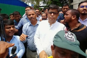 অবরুদ্ধ উপদেষ্টা আসিফ নজরুল ও শফিকুল আলম