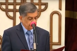 ‘পদত্যাগের ইচ্ছা নেই, সরকার বললে চলে যাব’