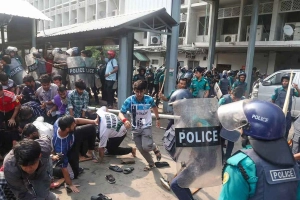 শিক্ষার্থীসহ ১২০০ জনের বিরুদ্ধে মামলা