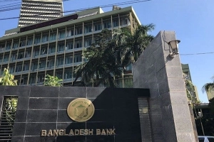 বিতর্কের মুখে পোশাকবিধির নির্দেশনা প্রত্যাহার করল বাংলাদেশ ব্যাংক