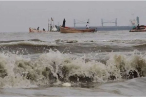 চার বন্দরে সতর্ক সংকেত