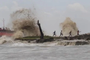 নিম্নচাপে রূপ নিয়েছে লঘুচাপ, ৩ ফুট জলোচ্ছ্বাসের শঙ্কা
