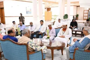 প্রধান উপদেষ্টার টেবিলে ১৪ রাজনীতিবিদ মুখোমুখি