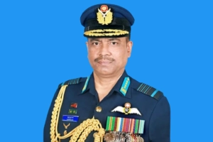 ফেঁসে গেলেন সাবেক বিমান বাহিনী প্রধান, তোলপাড়
