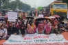 প্রতিষ্ঠাবার্ষিকীতে বিশ্ববিদ্যালয় শিক্ষক-শিক্ষার্থীদের রাস্তা অবরোধ