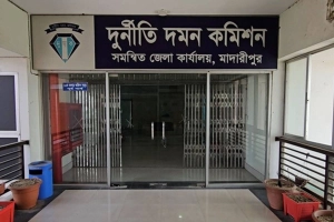 পদ্মা রেল প্রকল্পে দুর্নীতি: তদন্তের মুখে সাবেক ডিসিসহ ১৩ কর্মকর্তা