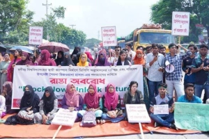 উত্তাল শিক্ষার্থীরা, অবরোধ মহাসড়ক