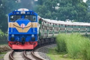 জনসমাগম করতে ৩০ লাখ টাকার ট্রেন ভাড়া করেছে সরকার