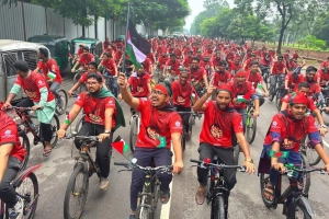 গণ-অভ্যুত্থান দিবসে ঢাবি শিবিরের সাইকেল র‌্যালি