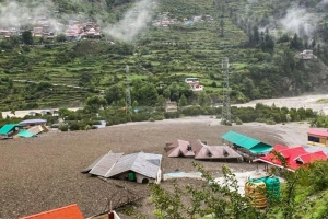 ভারতীয় ১১ সেনা নিখোঁজ, চলছে অভিযান