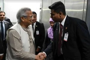 প্রধান উপদেষ্টা মালয়েশিয়া পৌঁছেছেন
