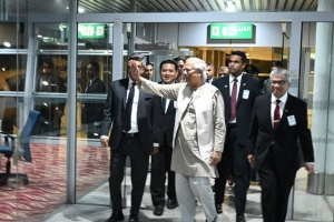 মালয়েশিয়ায় পৌঁছেছেন প্রধান উপদেষ্টা