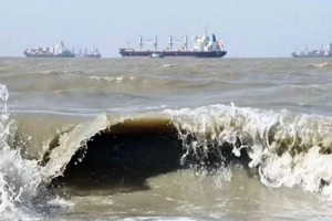 দেশের সব বন্দরে সতর্কসংকেত