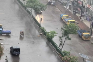 বৃষ্টিতে স্বস্তি: ঢাকার বায়ু মানের উন্নতি