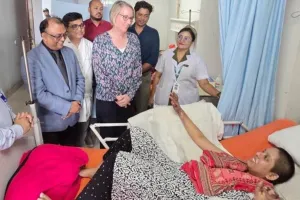 বিমান দুর্ঘটনা: দগ্ধদের দেখতে হাসপাতালে ব্রিটিশ হাইকমিশনার